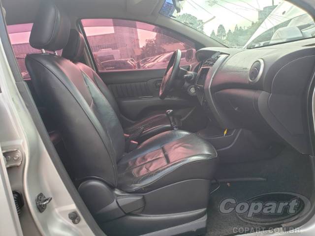 2011 NISSAN LIVINA 