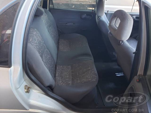 2001 CHEVROLET CORSA SEDAN 