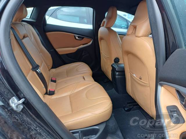 2017 VOLVO V40 