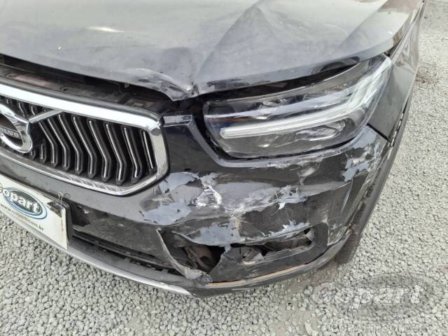 2021 VOLVO XC40 