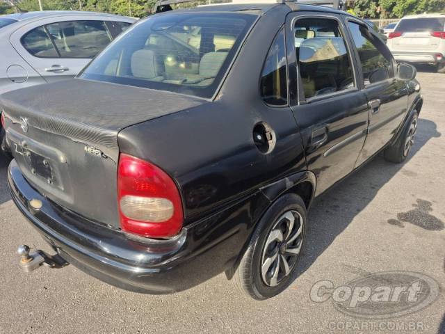 2001 CHEVROLET CORSA SEDAN 