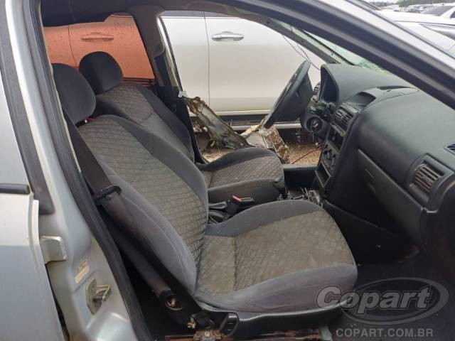 2000 CHEVROLET ASTRA SEDAN 