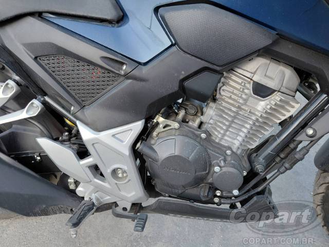 2025 HONDA CB 300F 