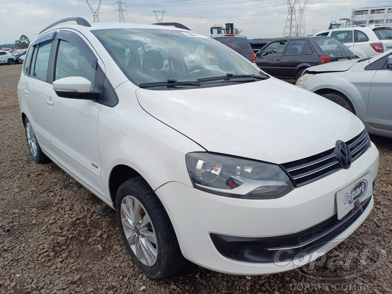 Veículo VW - VolksWagen Spacefox Volkswagen SpaceFox Trend 1.6 Total Flex 2013 Colisão Pequena Monta 2013 em leilão