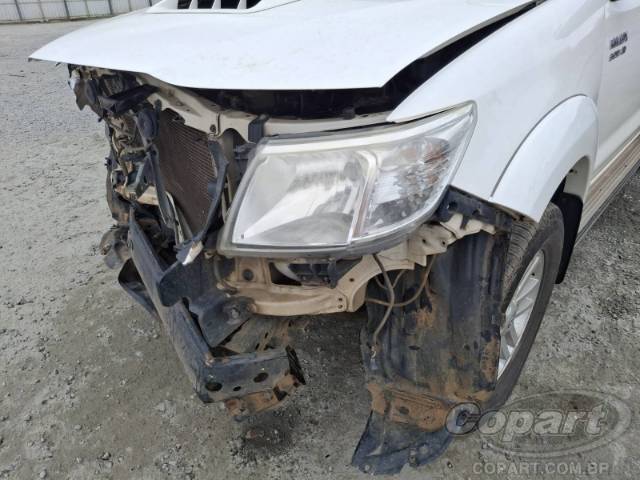 2014 TOYOTA HILUX CD 