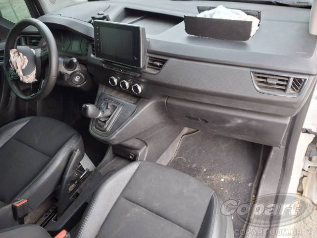 2025 RENAULT KANGOO 