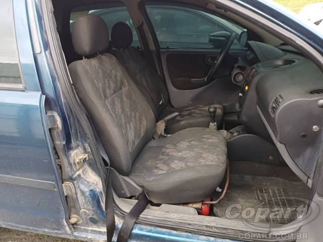 2003 CHEVROLET CORSA SEDAN 