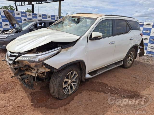 2017 TOYOTA HILUX SW4 