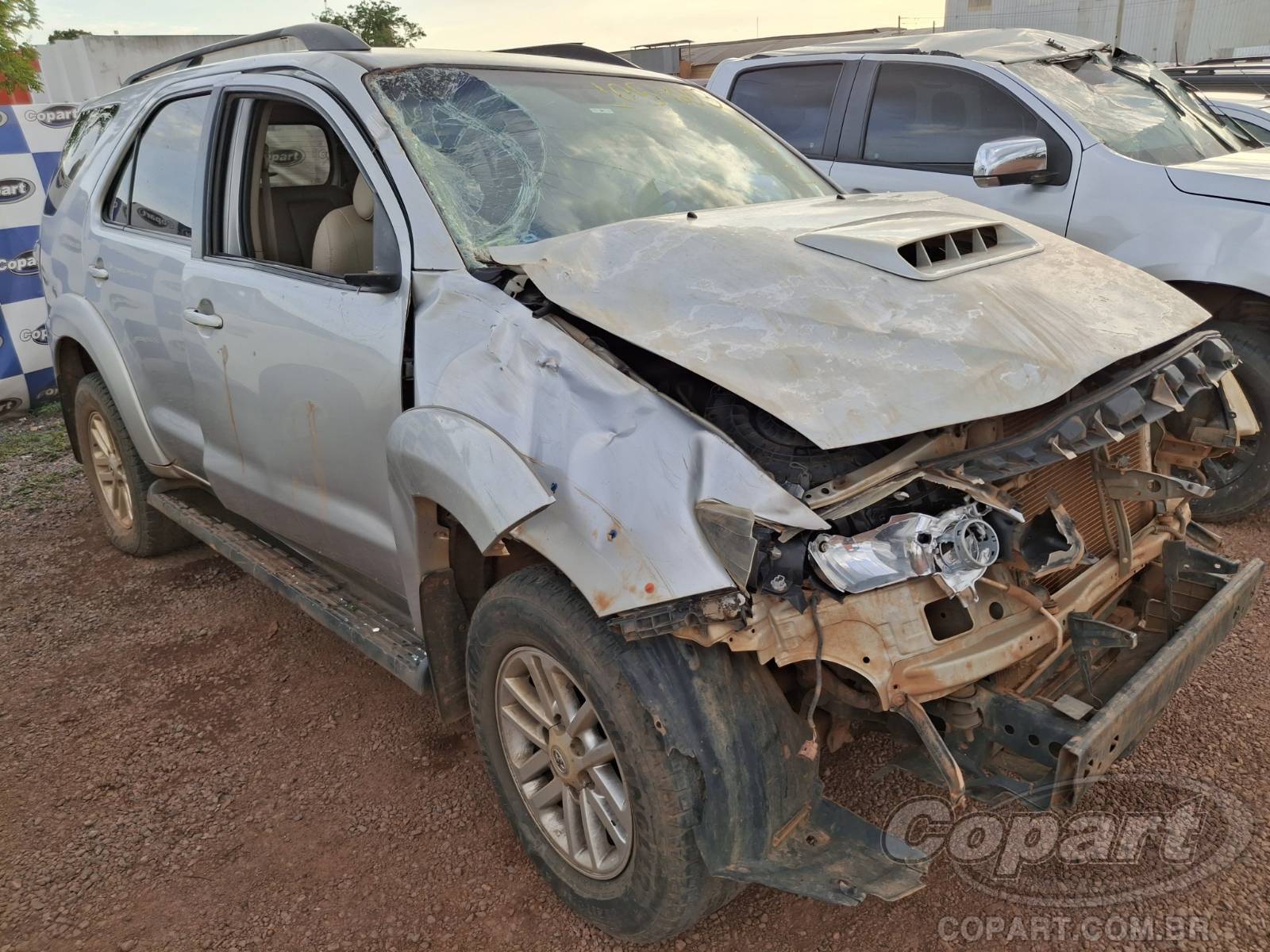 Veículo Toyota Hilux SW4 2014 TOYOTA HILUX SW4 SRV 3.0 D-4D Turbo Diesel 2014 em leilão