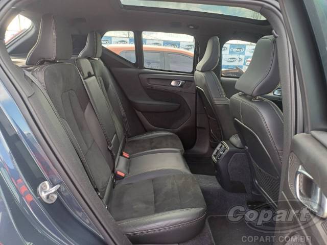 2022 VOLVO XC40 