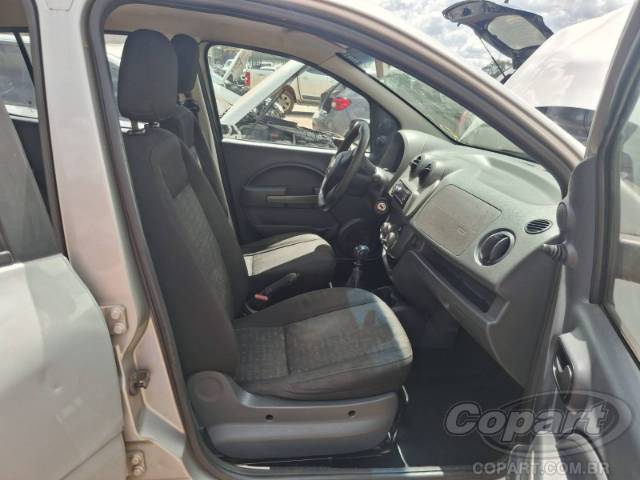 2015 FIAT UNO 