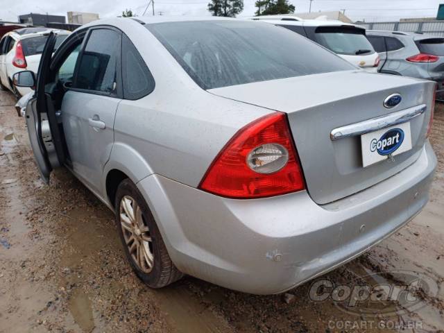 2009 FORD FOCUS SEDAN 