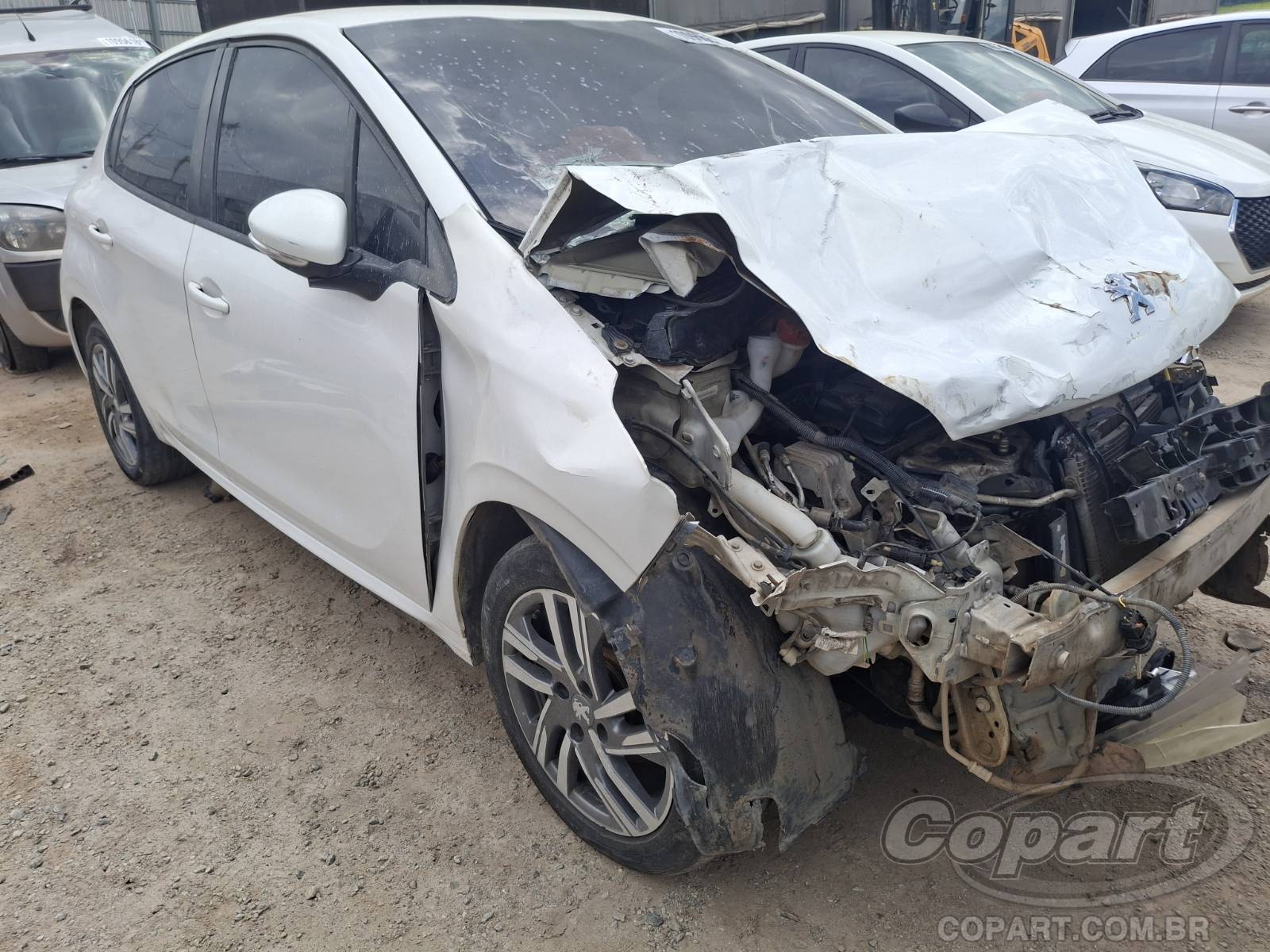 PEUGEOT 208 2015