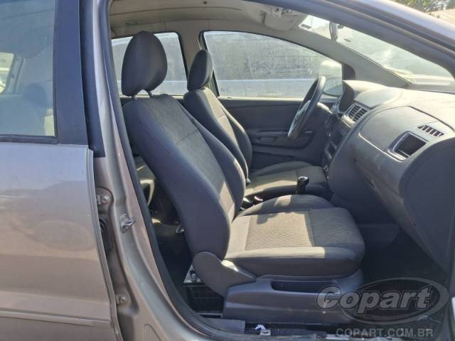 2013 VOLKSWAGEN FOX 