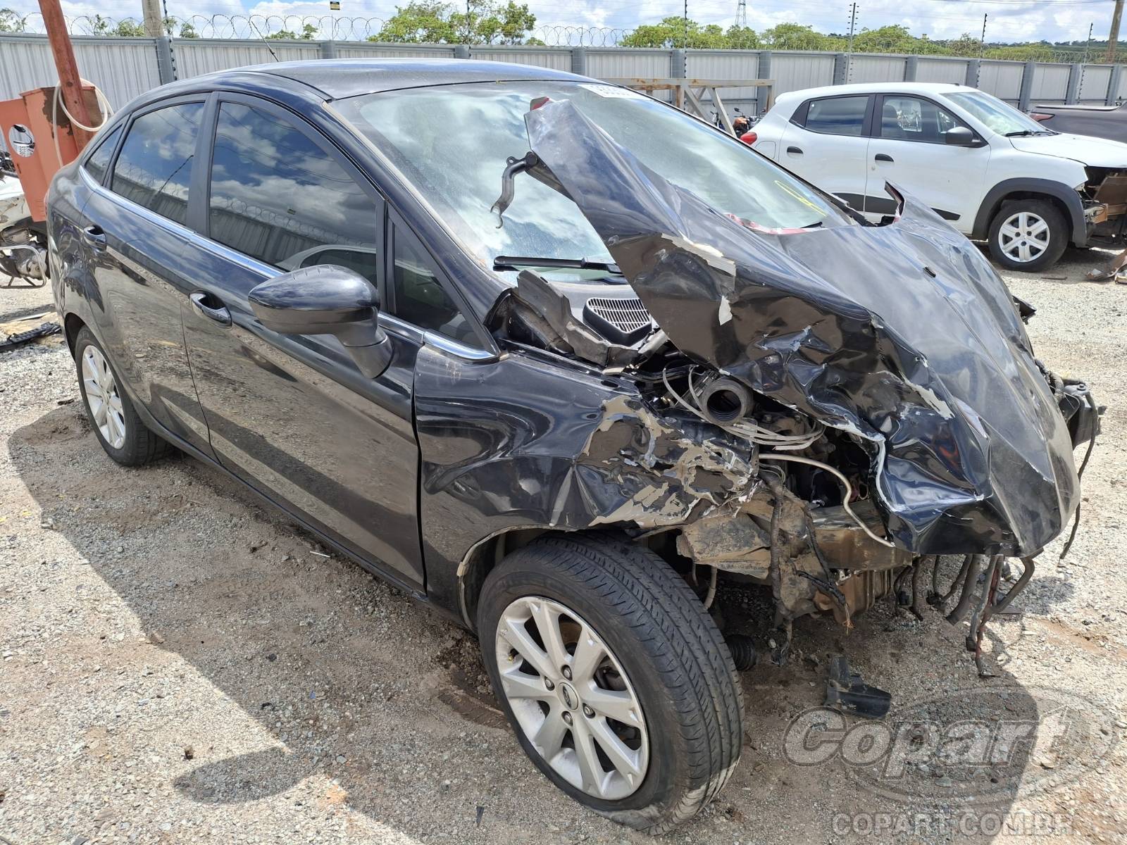 Ford Fiesta Sedan SE 1.6 16V Sigma 2011 Médio Dano Frontal