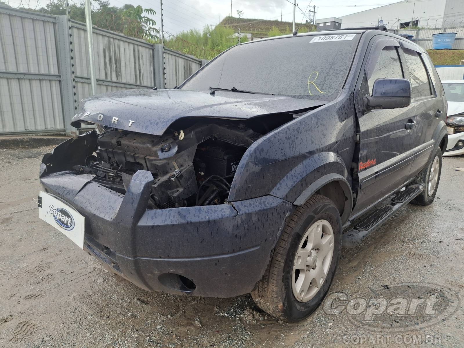 Veículo Ford Ecosport Ford EcoSport 1.6 XLT 2004 Colisão 2004 em leilão