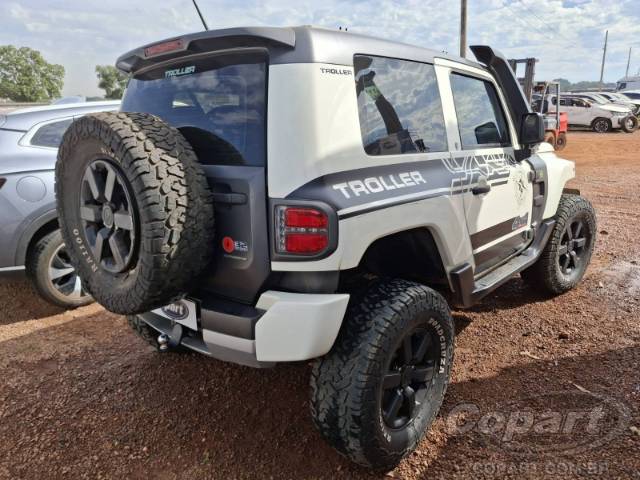 2021 TROLLER T4 