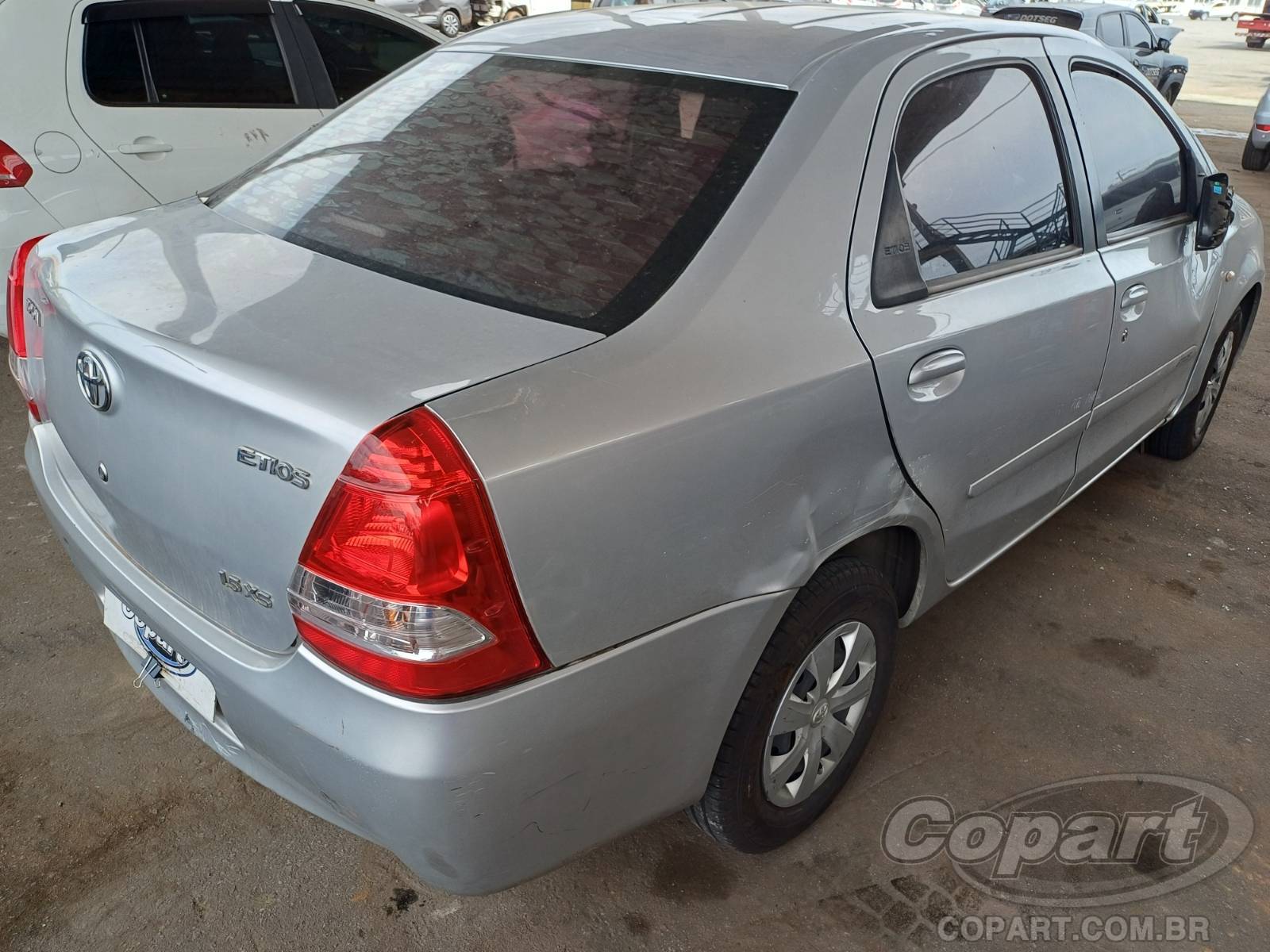 2014 TOYOTA ETIOS SEDA — foto 4 de 11