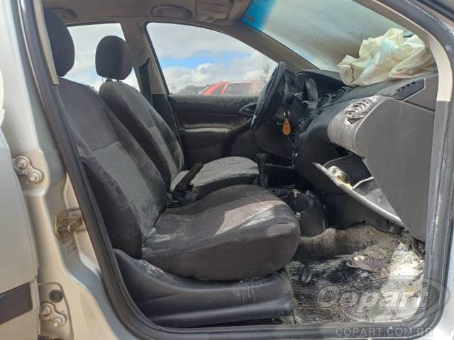 2004 FORD FOCUS 