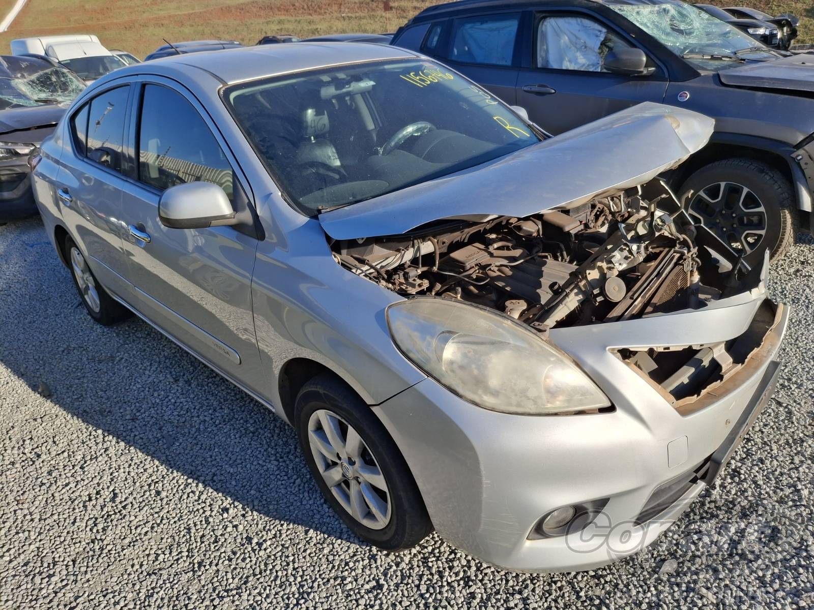 Nissan Versa 2014 em leilão