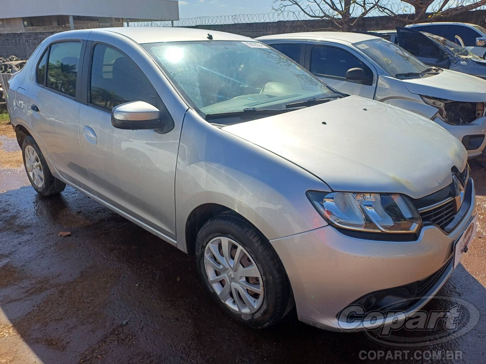 Veículo Renault Logan RENAULT LOGAN Expression 1.0 16V Hi-Flex 2014 2014 em leilão