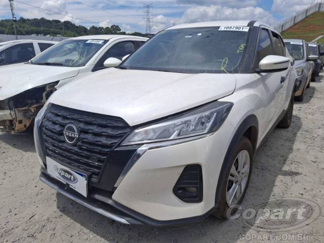 2025 NISSAN Kicks Play 
