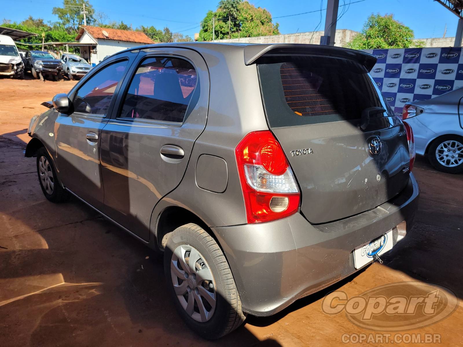 2018 TOYOTA ETIOS — foto 3 de 10
