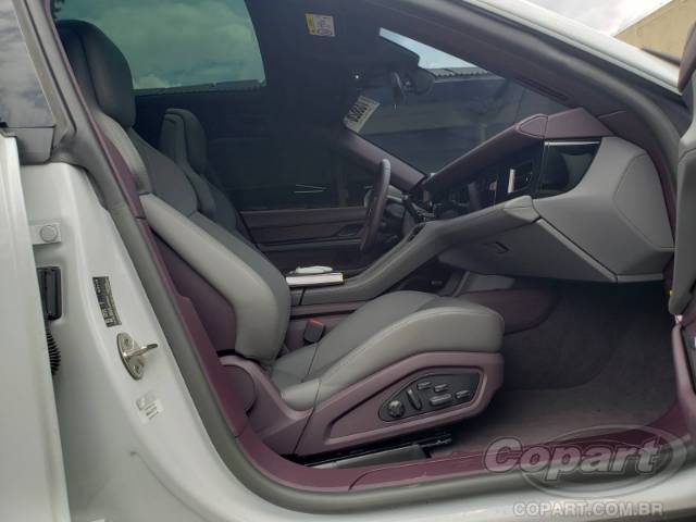 2022 PORSCHE TAYCAN 