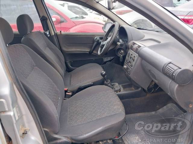 2004 CHEVROLET CORSA SEDAN 