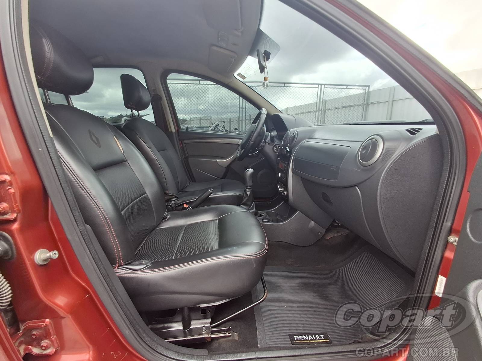Foto 5: 2013 RENAULT SANDERO