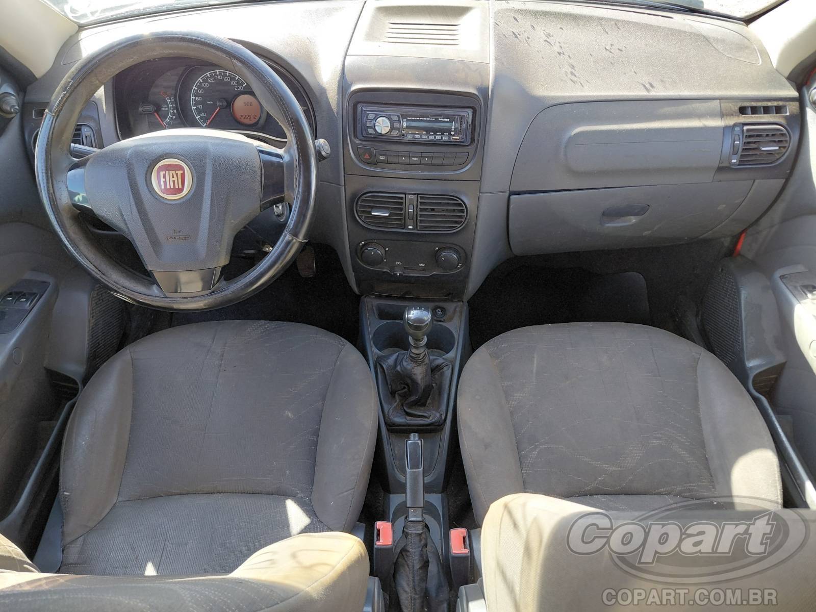 Foto 9 de 10: 2015 FIAT SIENA