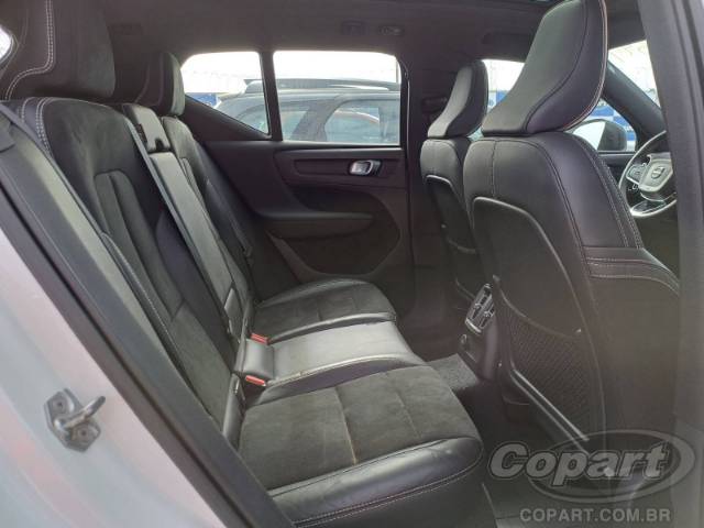2021 VOLVO XC40 