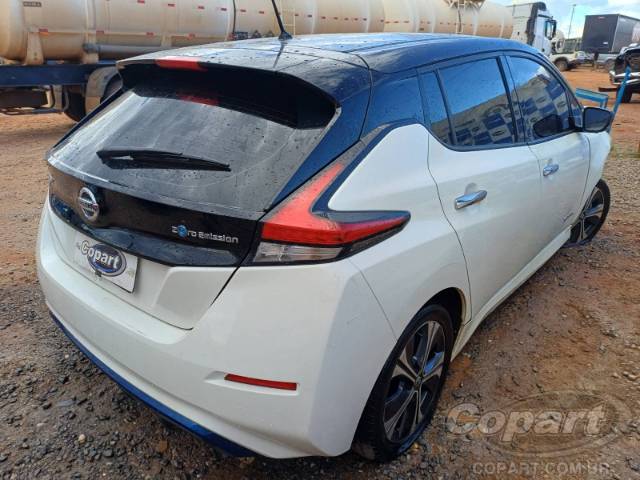 2022 NISSAN LEAF 