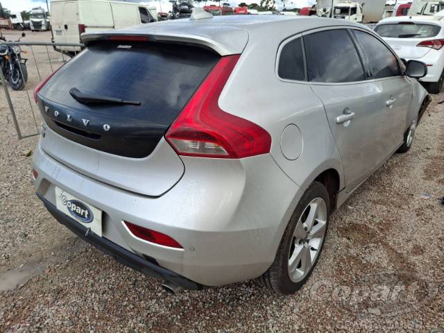 2015 VOLVO V40 