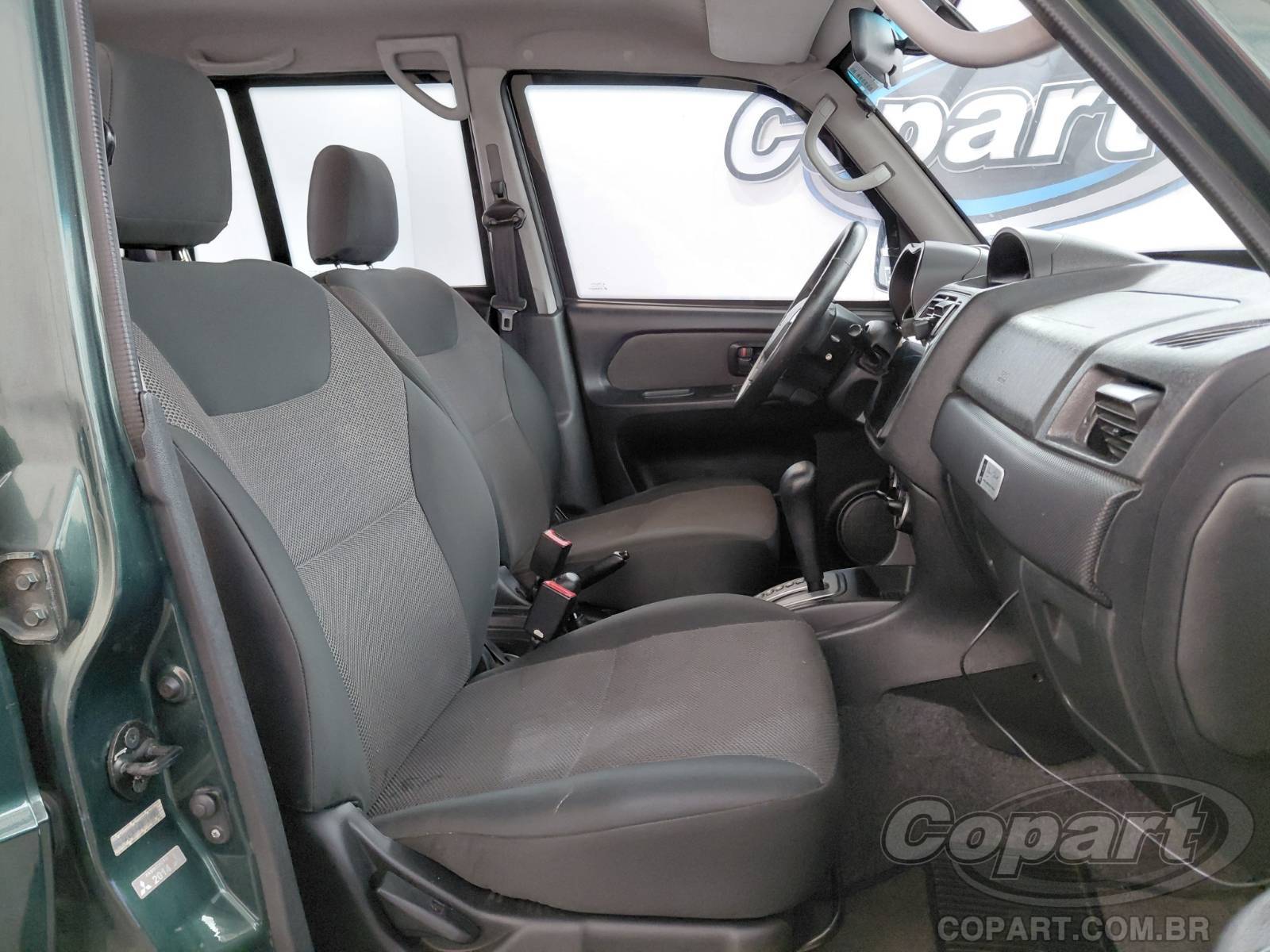 2015 MITSUBISHI PAJERO TR4 — foto 5 de 10