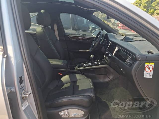 2024 PORSCHE MACAN 