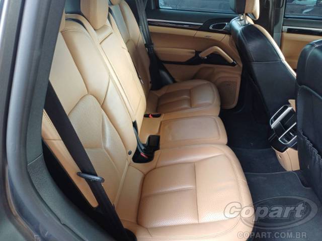 2017 PORSCHE CAYENNE 