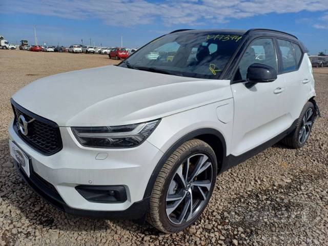 2021 VOLVO XC40 