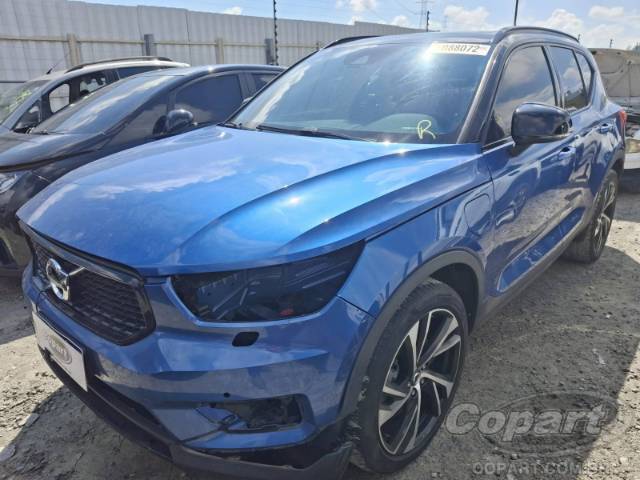 2021 VOLVO XC40 