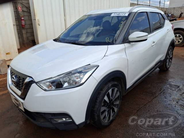 2017 NISSAN KICKS 