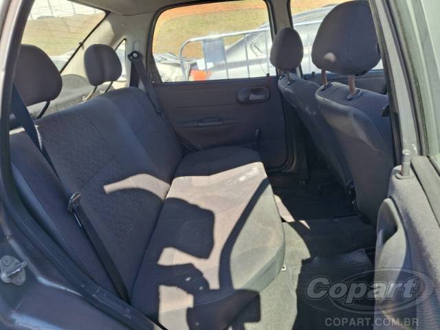 2004 CHEVROLET CORSA SEDAN 