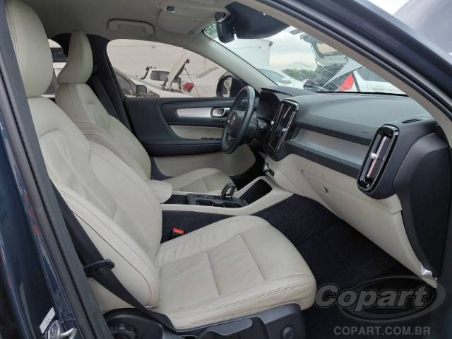 2022 VOLVO XC40 