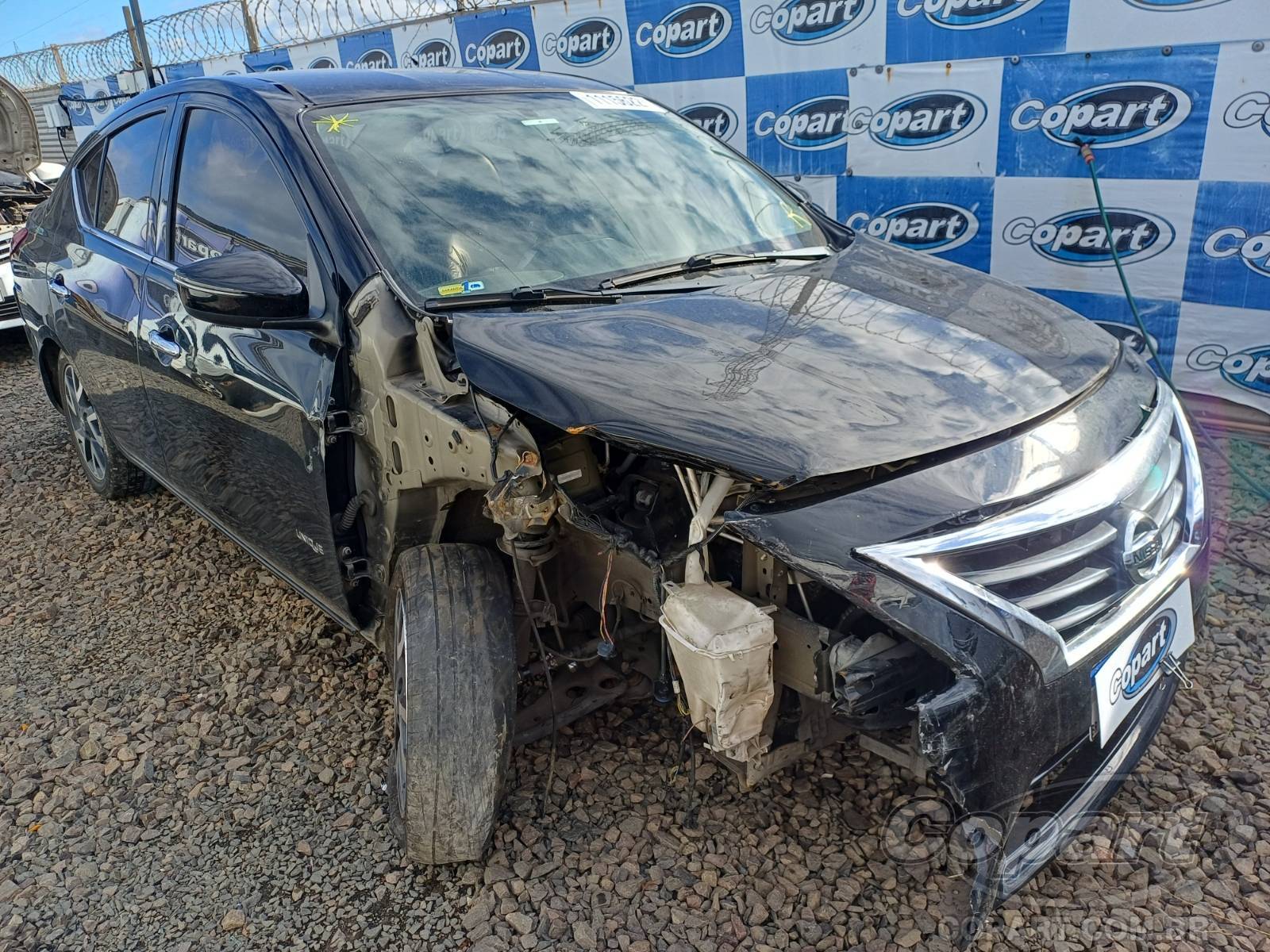 Nissan Versa 2016 em leilão