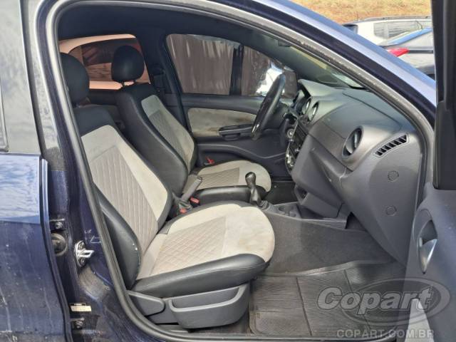 2015 VOLKSWAGEN VOYAGE 