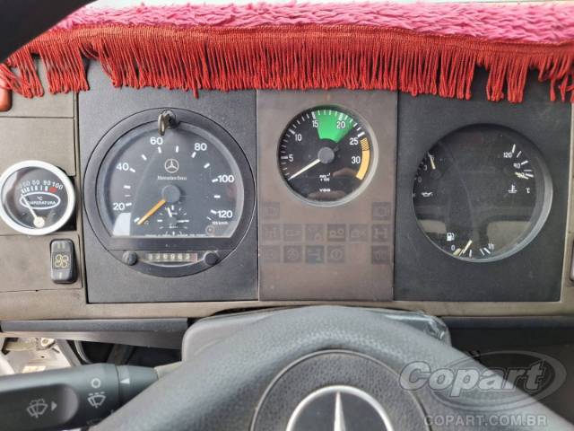 2001 MERCEDES BENZ 710 