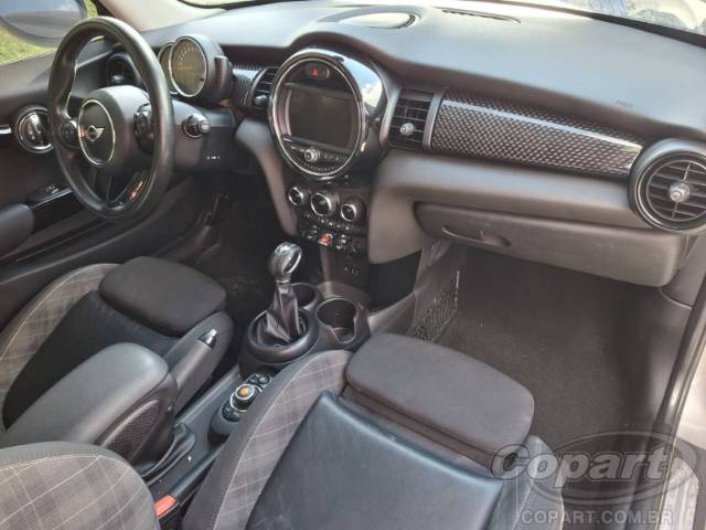 2017 MINI COOPER 