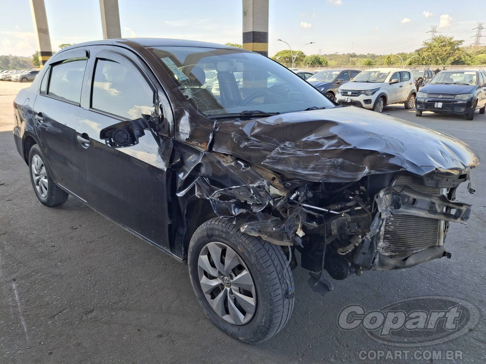 Volkswagen Voyage 1.0 Total Flex 2013 Colisão Média Monta