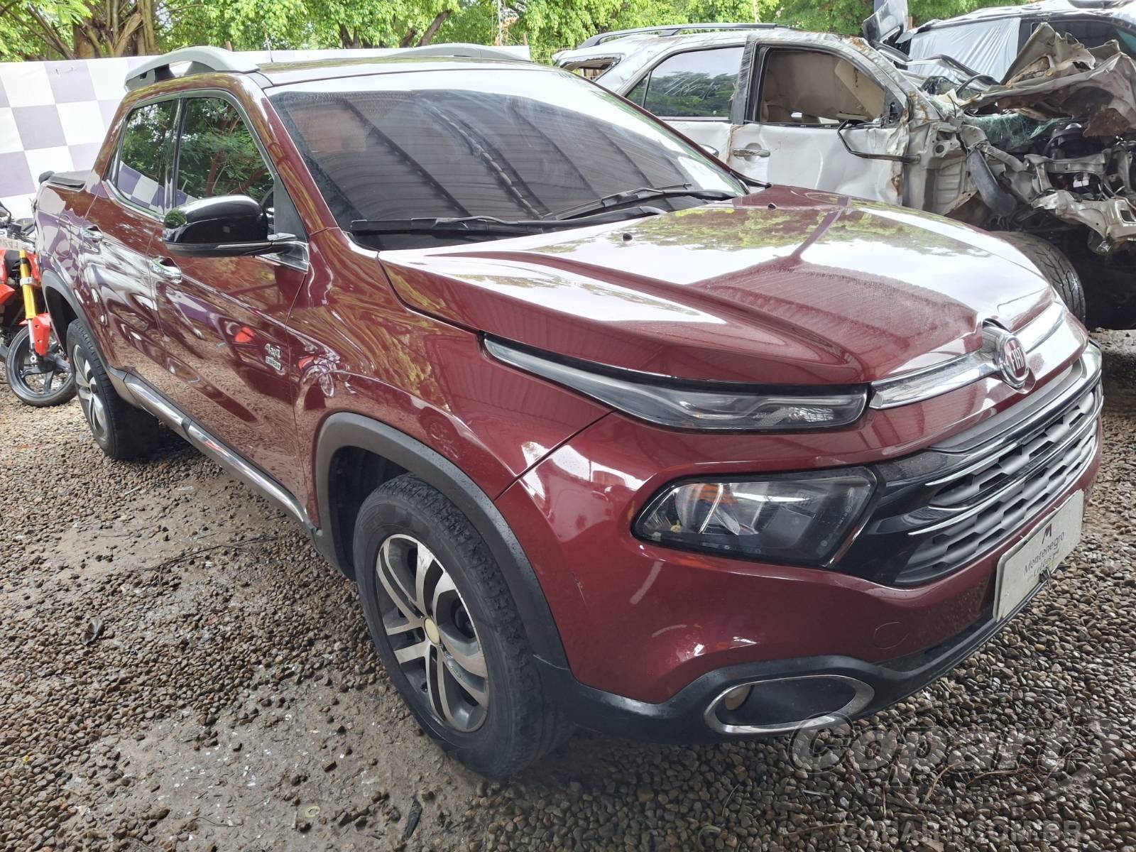 Veículo FIAT Toro Fiat Toro Volcano AT9 2.0 MultiJet Turbo 2017 Enchente Média Monta 2017 em leilão