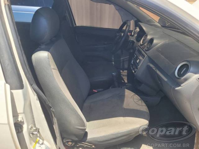 2015 VOLKSWAGEN VOYAGE 