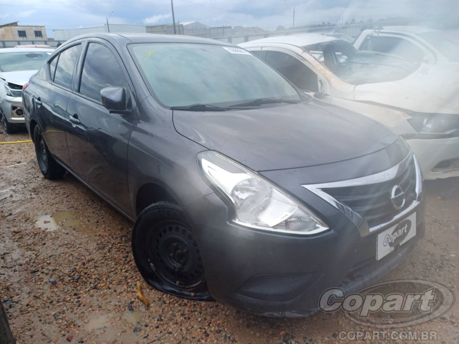 Nissan Versa 1.0 2016 Pequena Monta Frontal